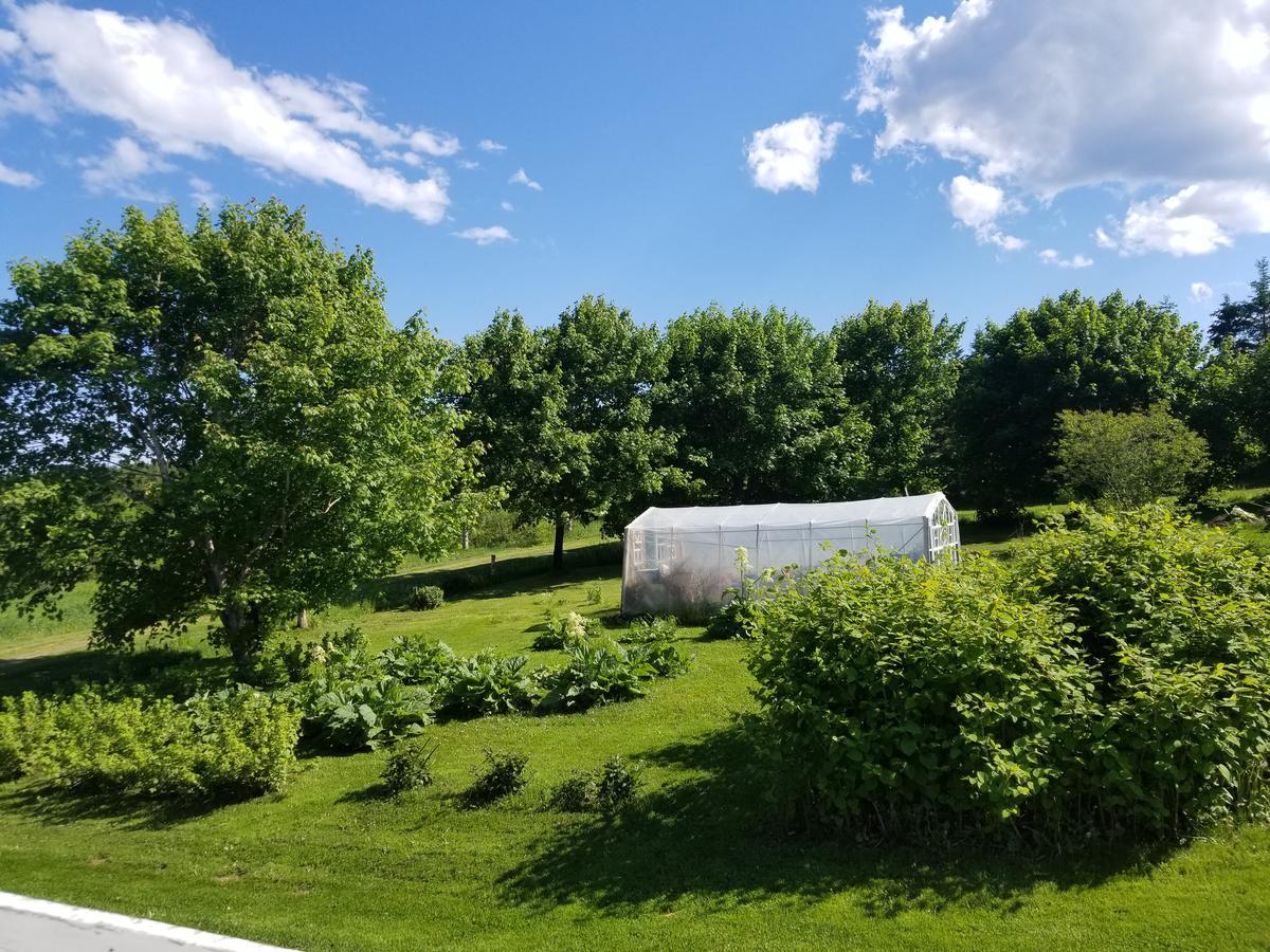 Gite Aux Jardins De L'Anse Bed & Breakfast Perce Exterior photo