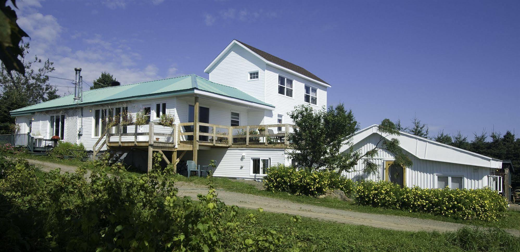 Gite Aux Jardins De L'Anse Bed & Breakfast Perce Exterior photo